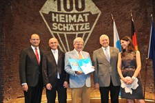 Heimatminister Albert Füracker und Kunstministerin Prof. Dr. med. Marion Kiechle prämieren 100 Heimatschätze